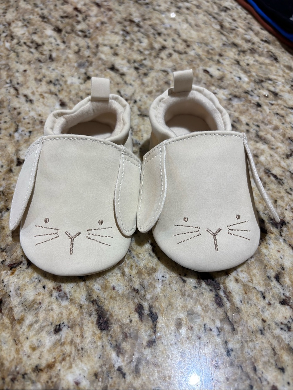 Cream Bunny-Embroidered Baby Moccasins NWOT 9-12 month